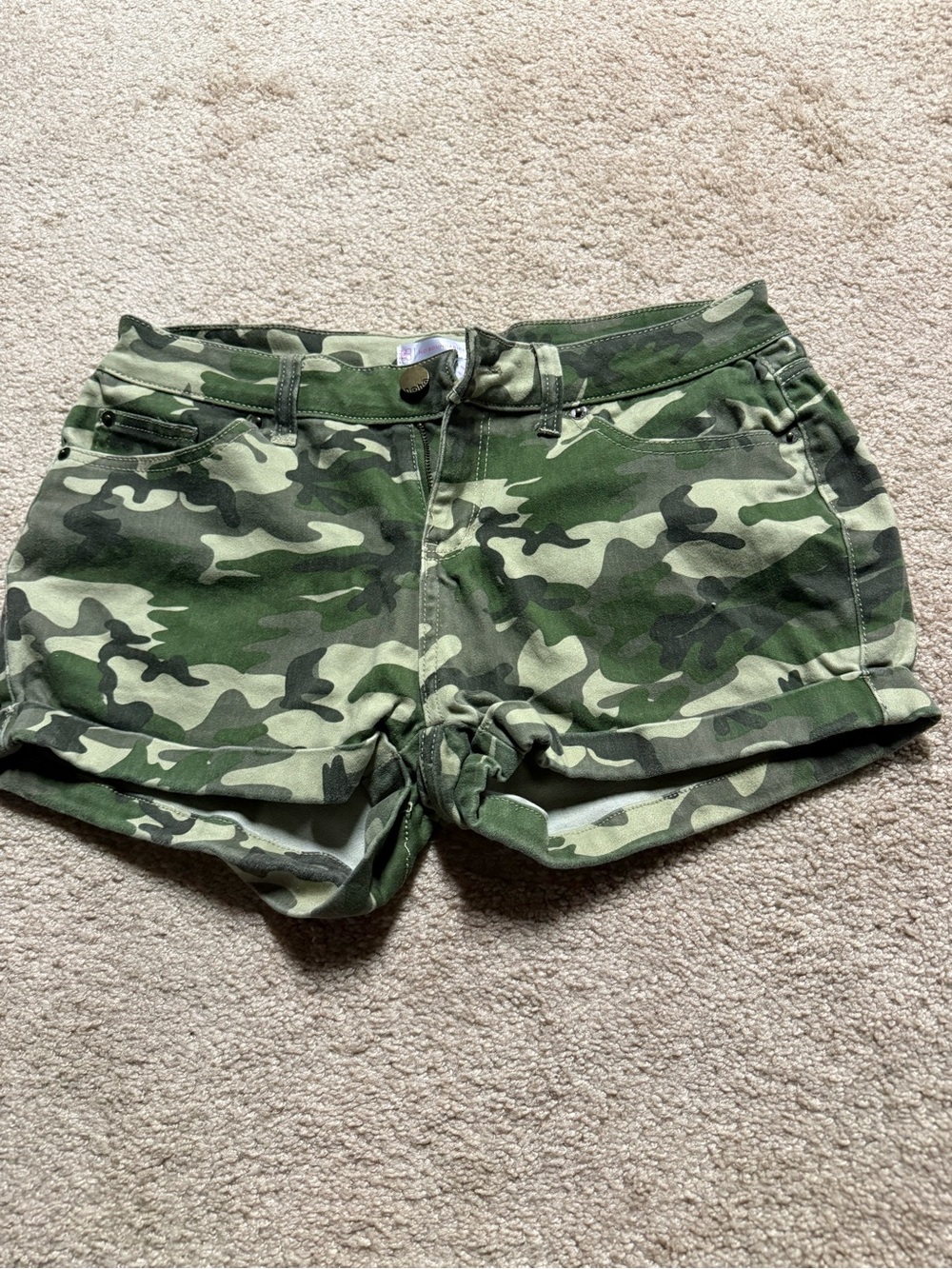 No Boundaries Camo Jean Shorts in Green